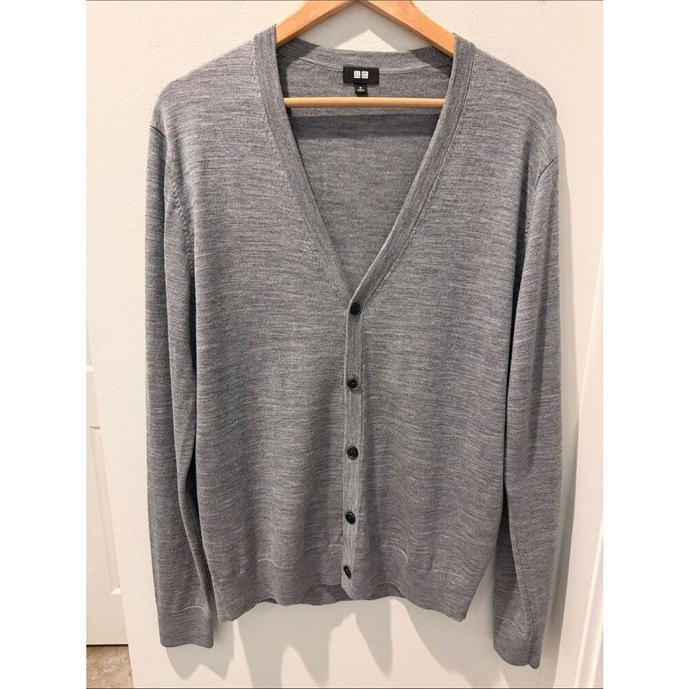 Uniqlo Men's Heathered Gray V-Neck Wool Cardigan lightweight size medium